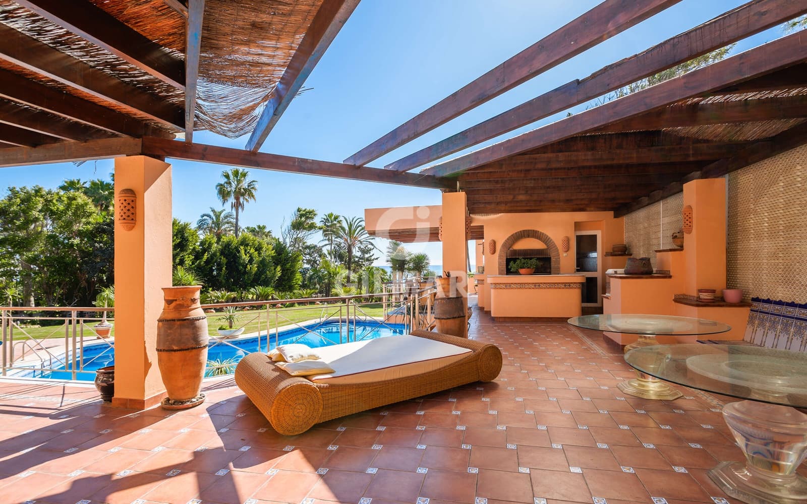 8 quarto Moradia para venda em Estepona com piscina garagem - 6 800 000 € (Ref: 9205983)