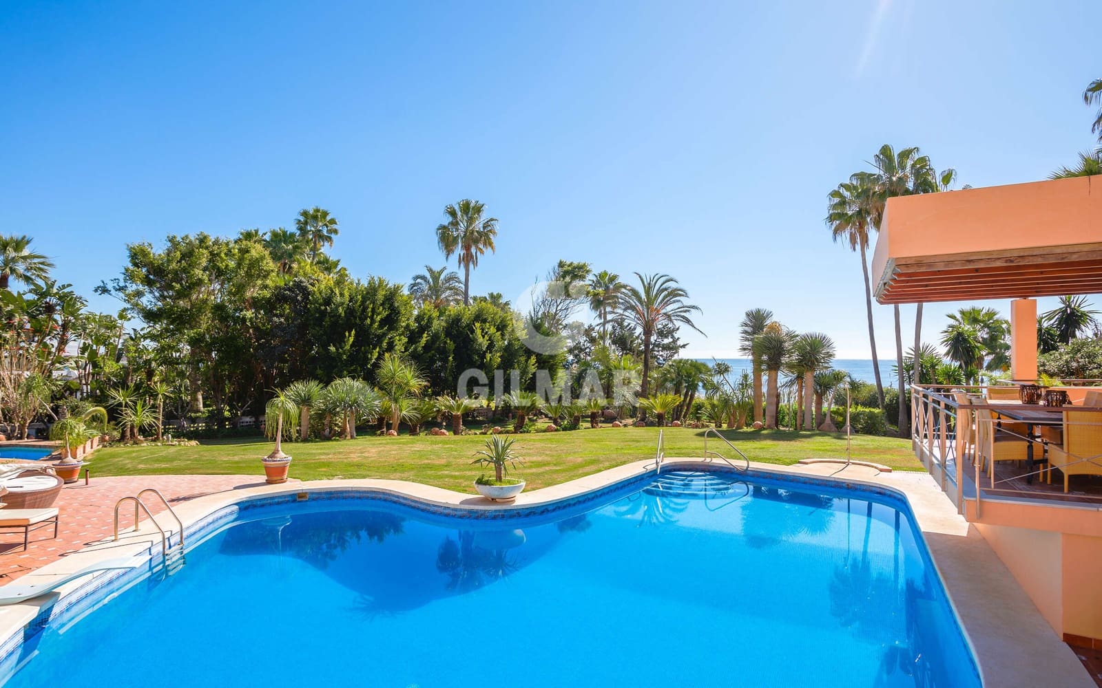 8 quarto Moradia para venda em Estepona com piscina garagem - 6 800 000 € (Ref: 9205983)
