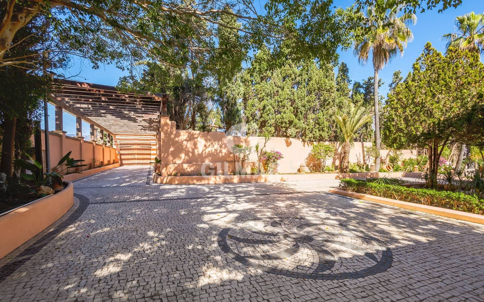 8 quarto Moradia para venda em Estepona com piscina garagem - 6 800 000 € (Ref: 9205983)