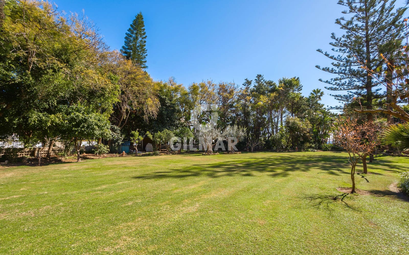 8 quarto Moradia para venda em Estepona com piscina garagem - 6 800 000 € (Ref: 9205983)