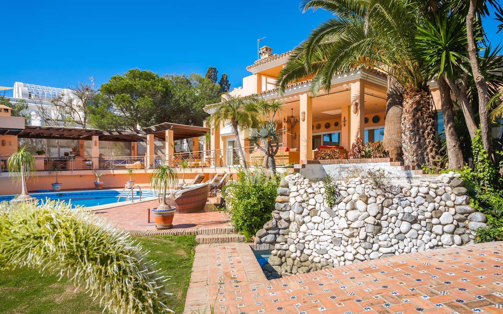 8 quarto Moradia para venda em Estepona com piscina garagem - 6 800 000 € (Ref: 9205983)
