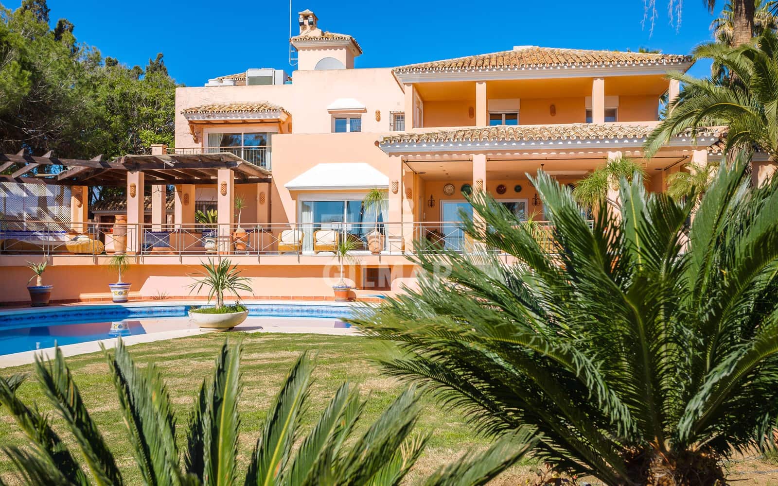 8 quarto Moradia para venda em Estepona com piscina garagem - 6 800 000 € (Ref: 9205983)