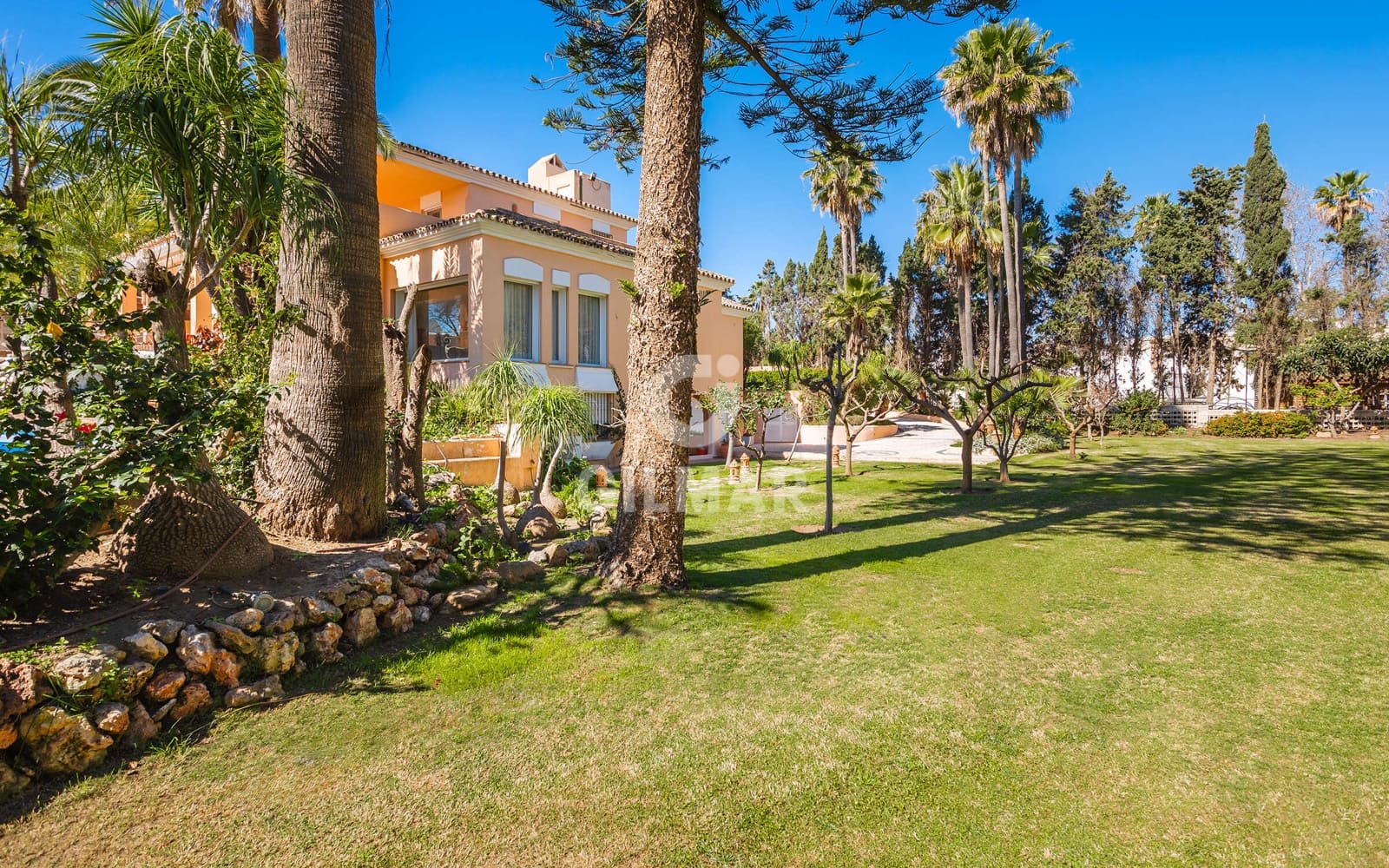 8 quarto Moradia para venda em Estepona com piscina garagem - 6 800 000 € (Ref: 9205983)
