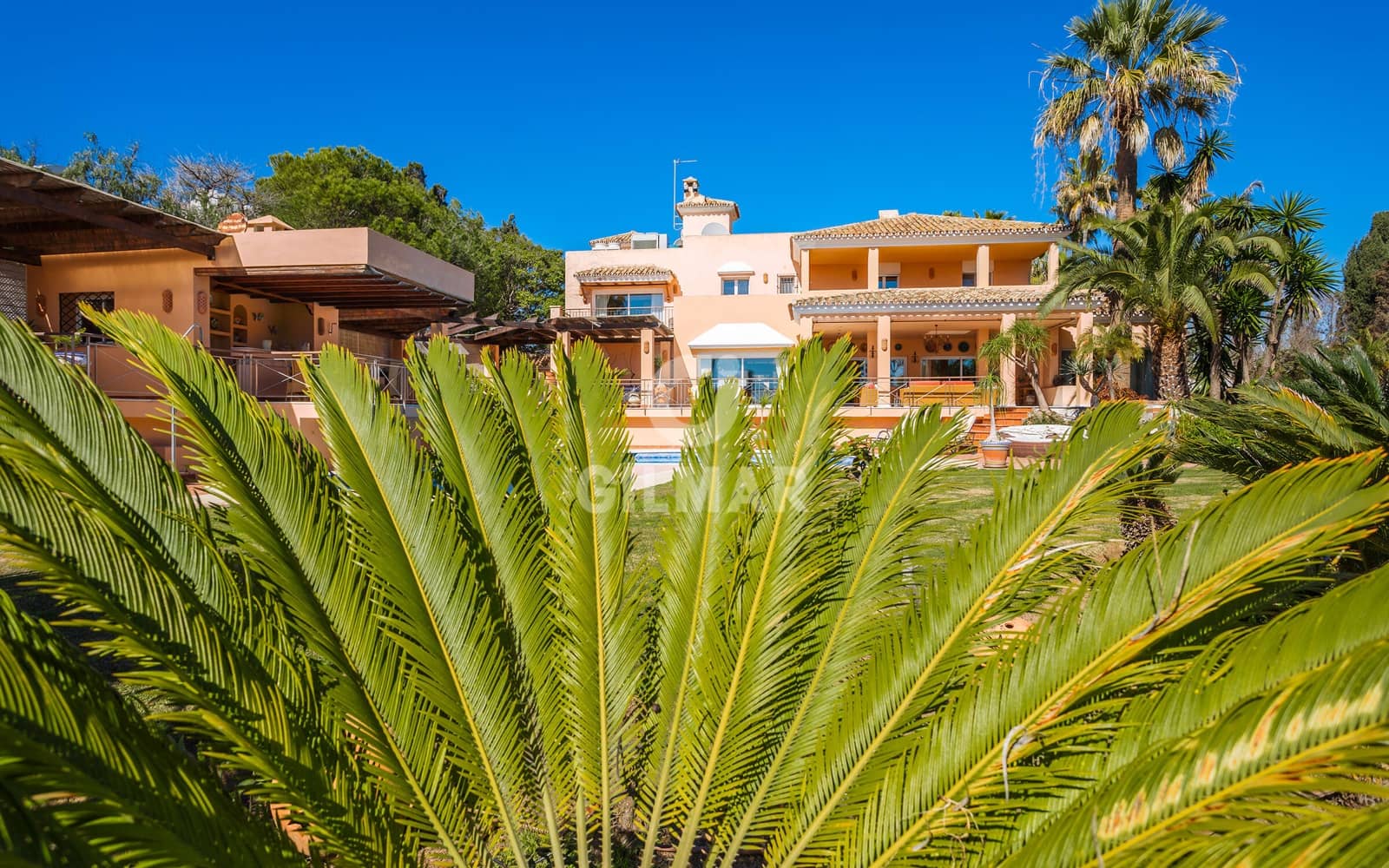 8 quarto Moradia para venda em Estepona com piscina garagem - 6 800 000 € (Ref: 9205983)