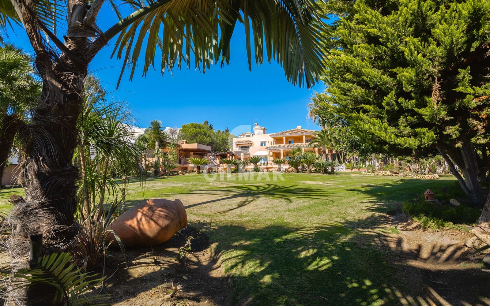 8 quarto Moradia para venda em Estepona com piscina garagem - 6 800 000 € (Ref: 9205983)