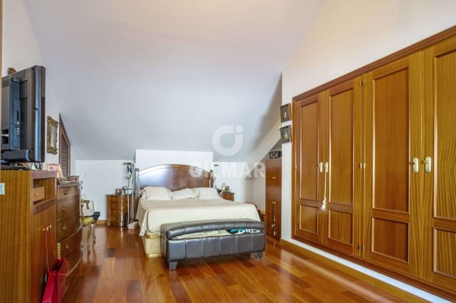 Pareado de 4 habitaciones en Centro, Estepona en venta con garaje - 700.000 € (Ref: 9205985)