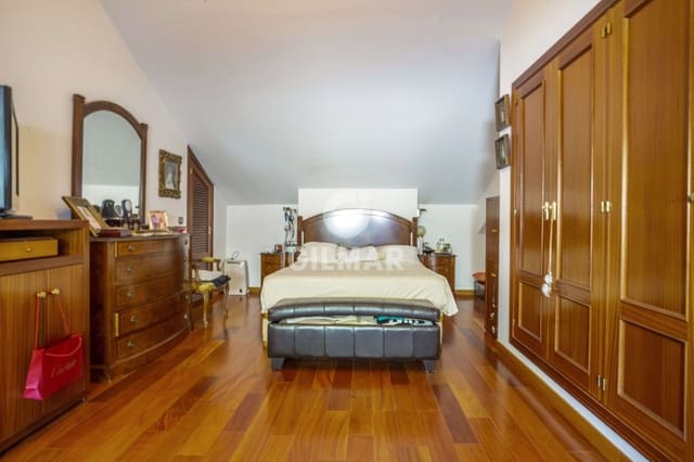 Pareado de 4 habitaciones en Centro, Estepona en venta con garaje - 700.000 € (Ref: 9205985)