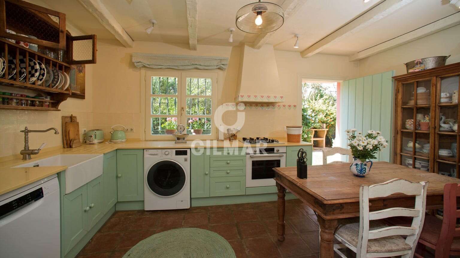 3 slaapkamer Villa te koop in Estepona - € 875.000 (Ref: 9205986)