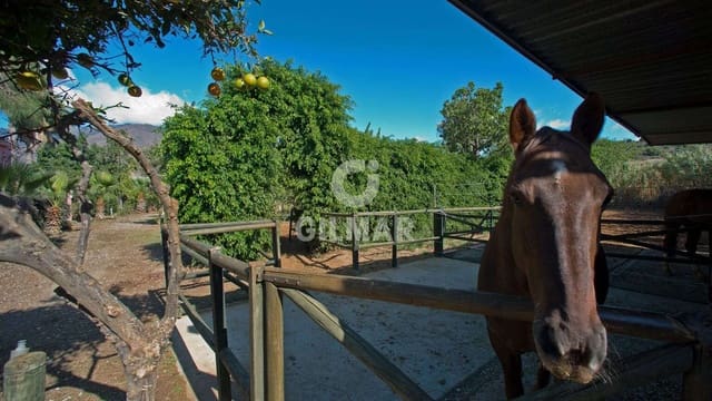 3 bedroom Villa for sale in Guadalobón, Estepona - € 875,000 (Ref: 9205986)