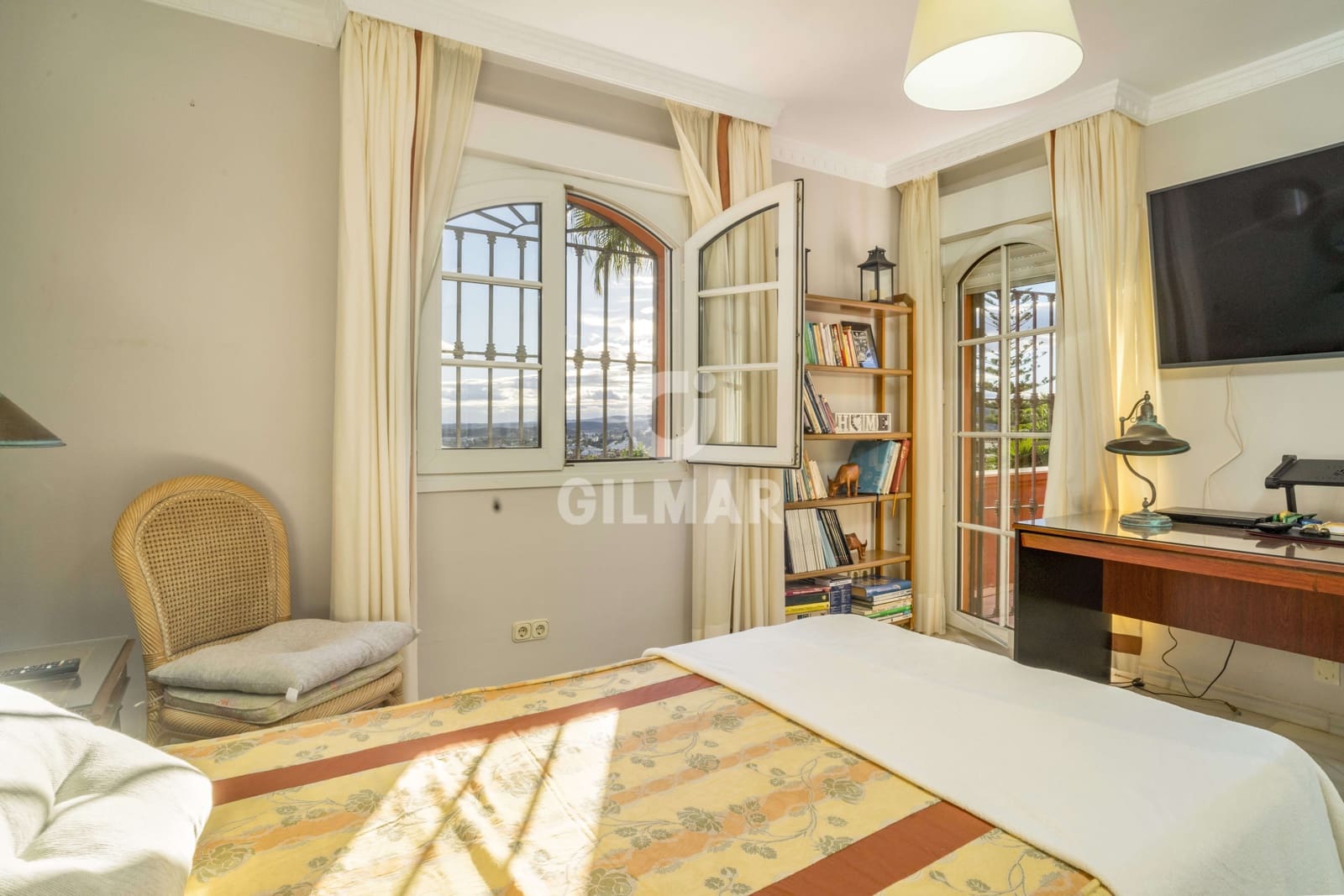 7 bedroom Villa for sale in Estepona with pool garage - € 3,800,000 (Ref: 9205987)