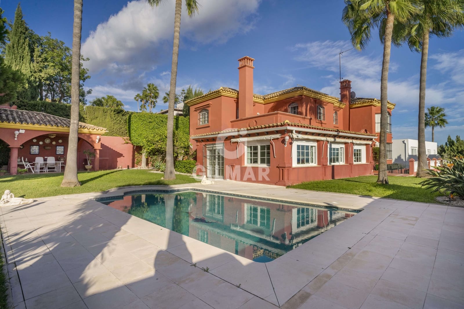 7 bedroom Villa for sale in Estepona with pool garage - € 3,800,000 (Ref: 9205987)
