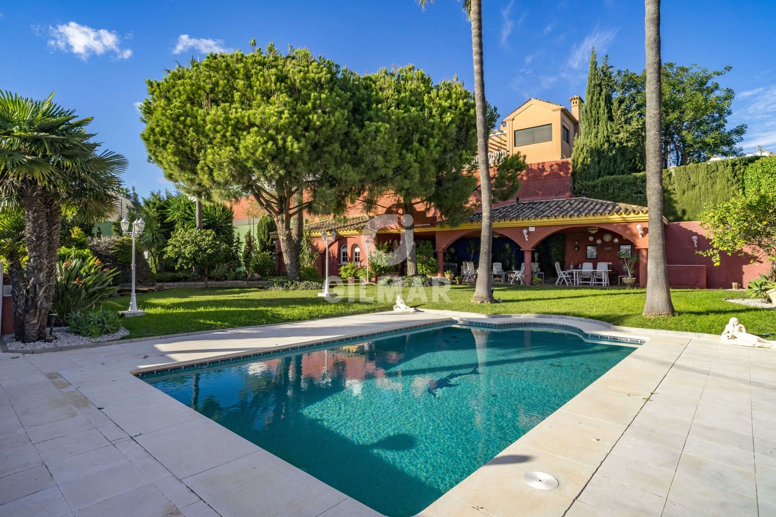 7 bedroom Villa for sale in Estepona with pool garage - € 3,800,000 (Ref: 9205987)