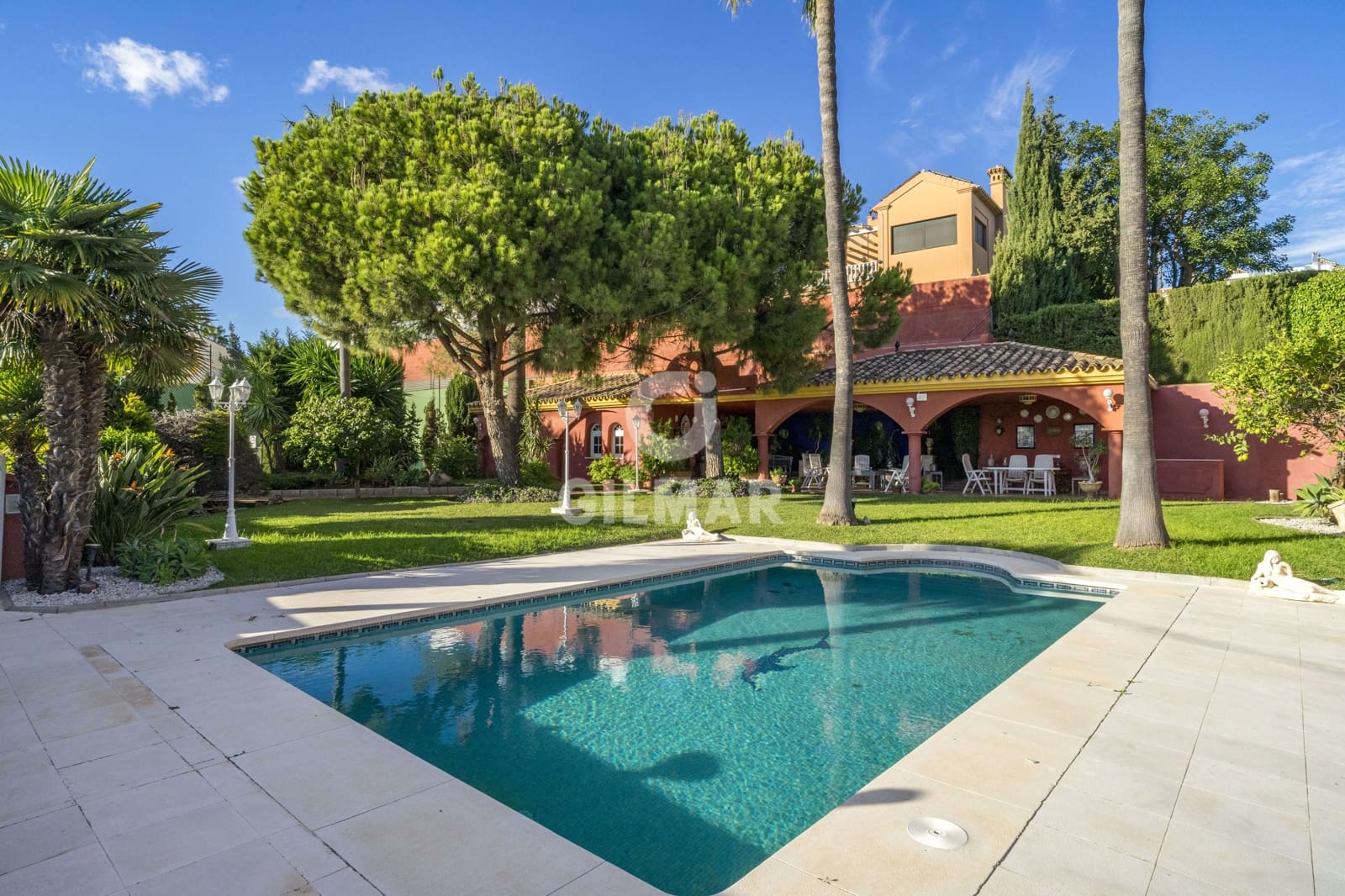 7 bedroom Villa for sale in Estepona with pool garage - € 3,800,000 (Ref: 9205987)