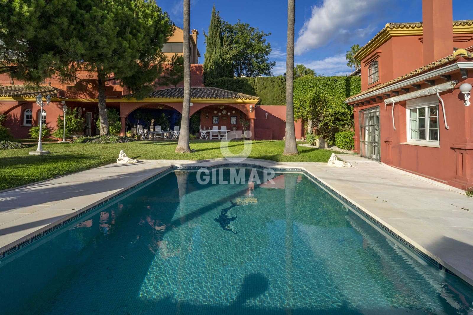 7 bedroom Villa for sale in Estepona with pool garage - € 3,800,000 (Ref: 9205987)