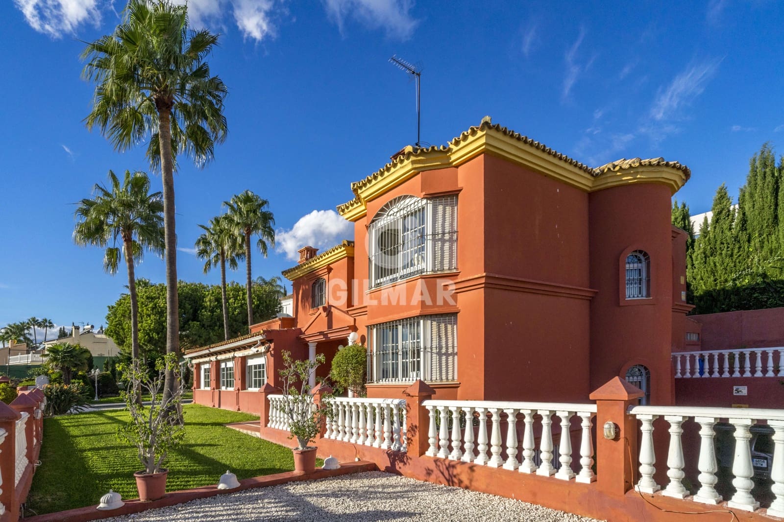 7 bedroom Villa for sale in Estepona with pool garage - € 3,800,000 (Ref: 9205987)