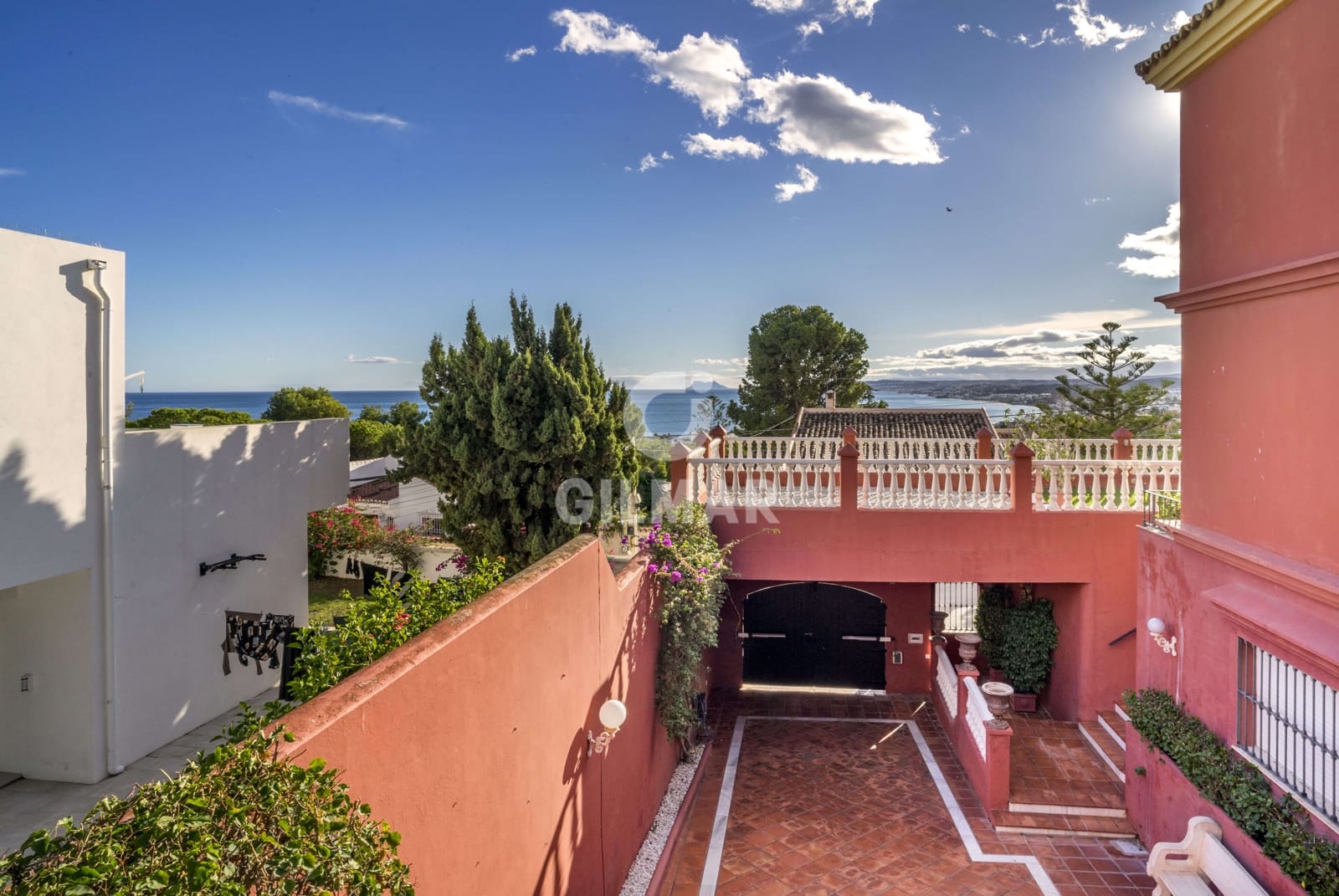 7 bedroom Villa for sale in Estepona with pool garage - € 3,800,000 (Ref: 9205987)