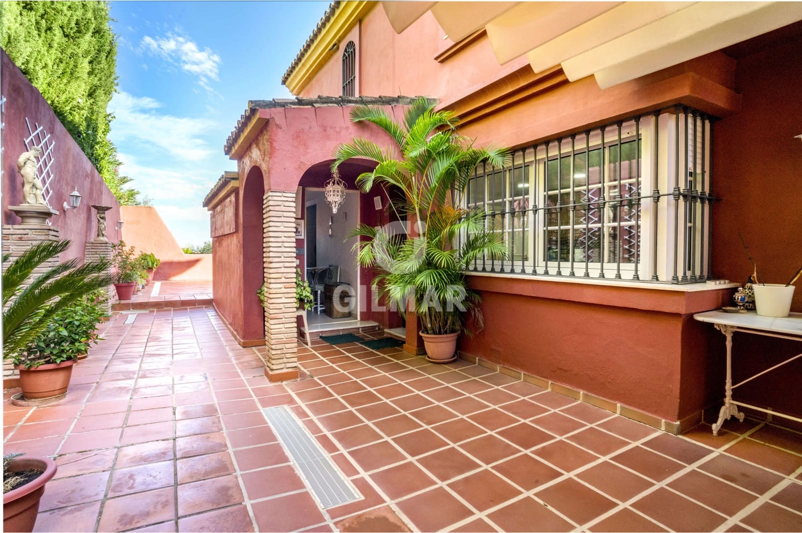 7 bedroom Villa for sale in Estepona with pool garage - € 3,800,000 (Ref: 9205987)