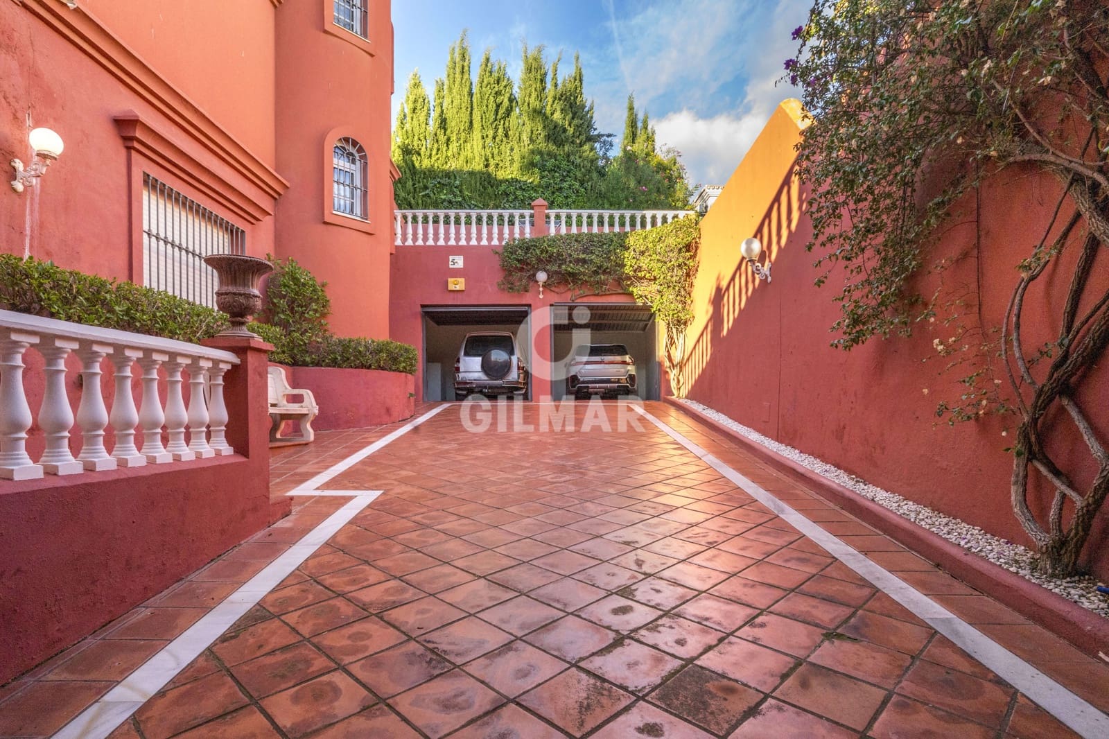 7 bedroom Villa for sale in Estepona with pool garage - € 3,800,000 (Ref: 9205987)