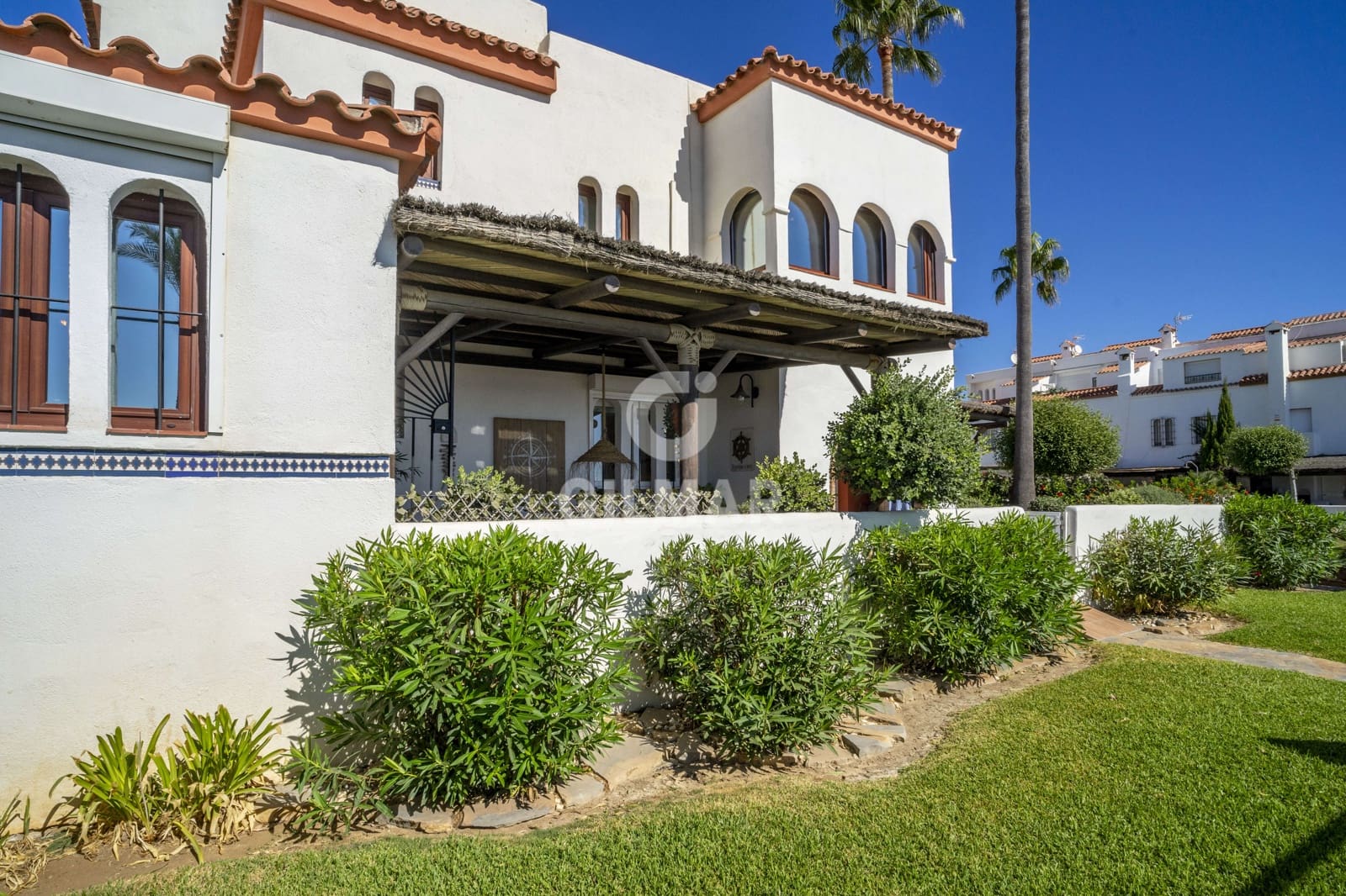 3 soveværelse Semi-Rækkehus til salg i Casares med swimmingpool - € 1.250.000 (Ref: 9205992)