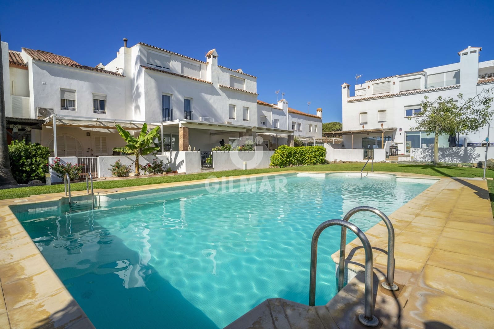 3 soveværelse Semi-Rækkehus til salg i Casares med swimmingpool - € 1.250.000 (Ref: 9205992)