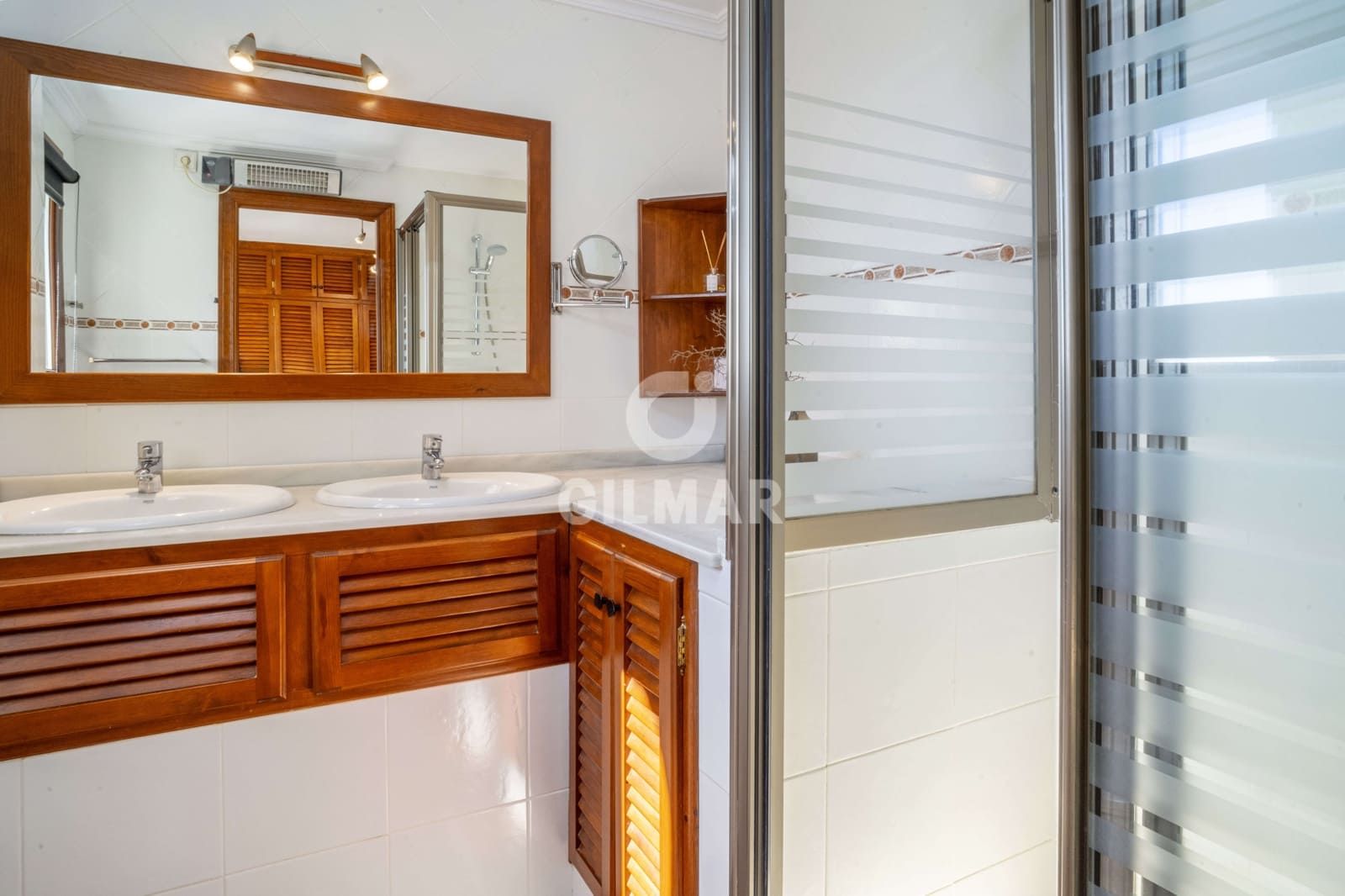 3 soveværelse Semi-Rækkehus til salg i Casares med swimmingpool - € 1.250.000 (Ref: 9205992)