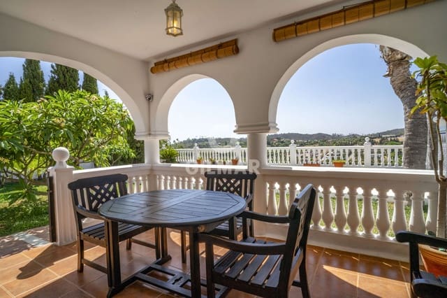 3 soveværelse Villa til salg i Las Lomas, Estepona med swimmingpool garage - € 1.075.000 (Ref: 9205993)