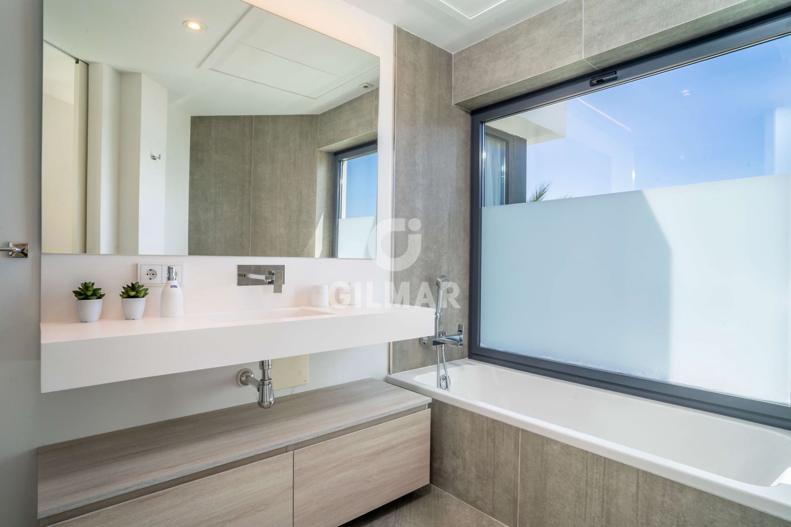 3 soveværelse Rækkehus til salg i Estepona med swimmingpool garage - € 3.450.000 (Ref: 9205995)