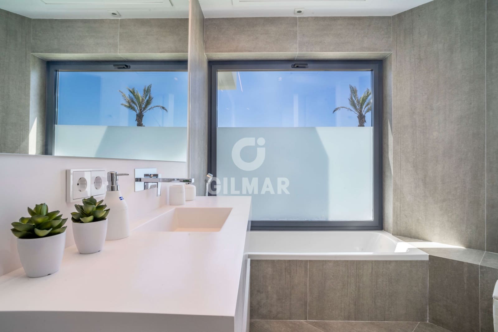 3 soveværelse Rækkehus til salg i Estepona med swimmingpool garage - € 3.450.000 (Ref: 9205995)