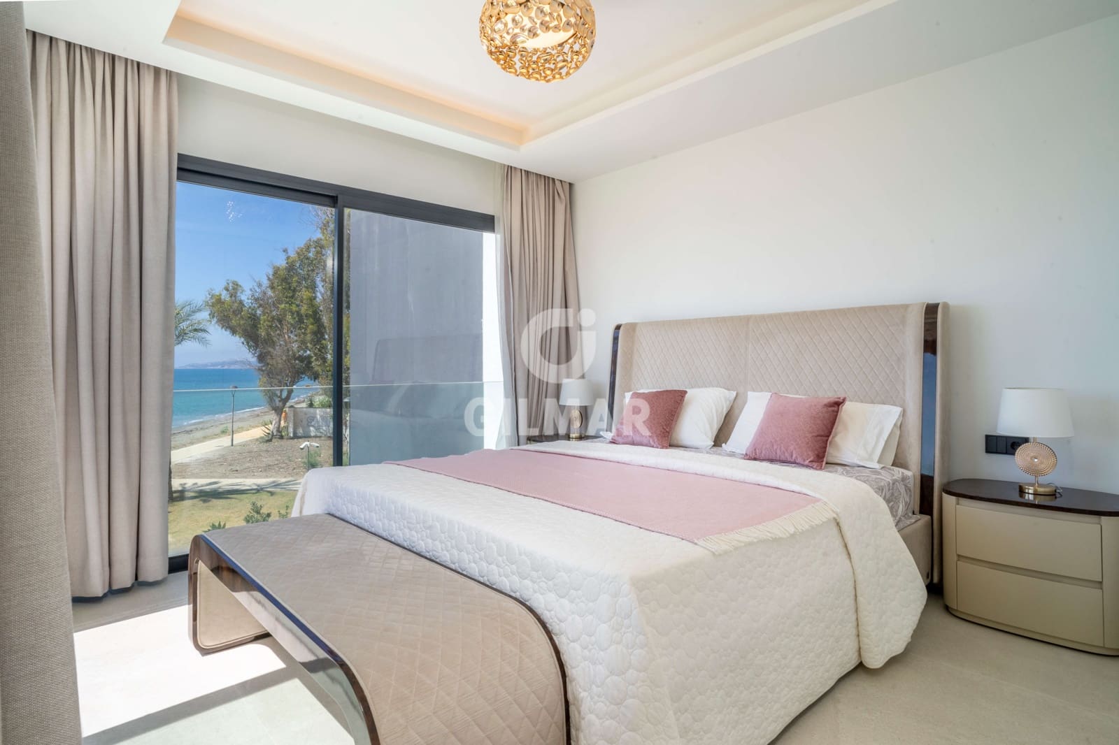 3 soveværelse Rækkehus til salg i Estepona med swimmingpool garage - € 3.450.000 (Ref: 9205995)