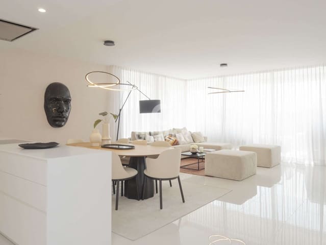 3 makuuhuone Asunto myytävänä paikassa Puerto de Estepona, Estepona mukana uima-altaan 
autotalli - 940 000 € (Ref: 9205996)