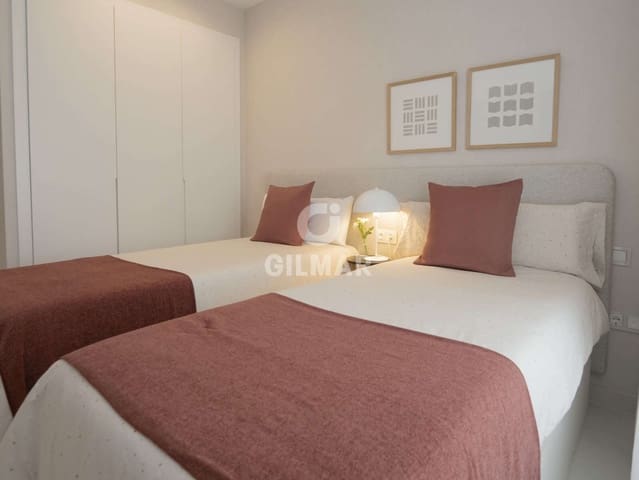 3 makuuhuone Asunto myytävänä paikassa Puerto de Estepona, Estepona mukana uima-altaan 
autotalli - 940 000 € (Ref: 9205996)