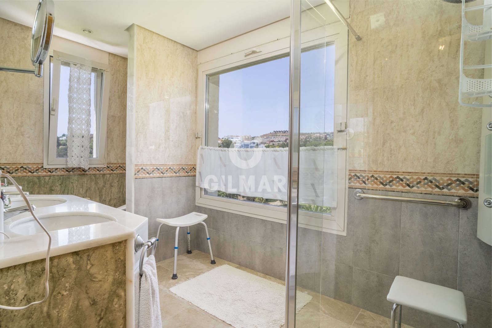 5 sovrum Villa till salu i Benahavis med pool - 2 100 000 € (Ref: 9205997)