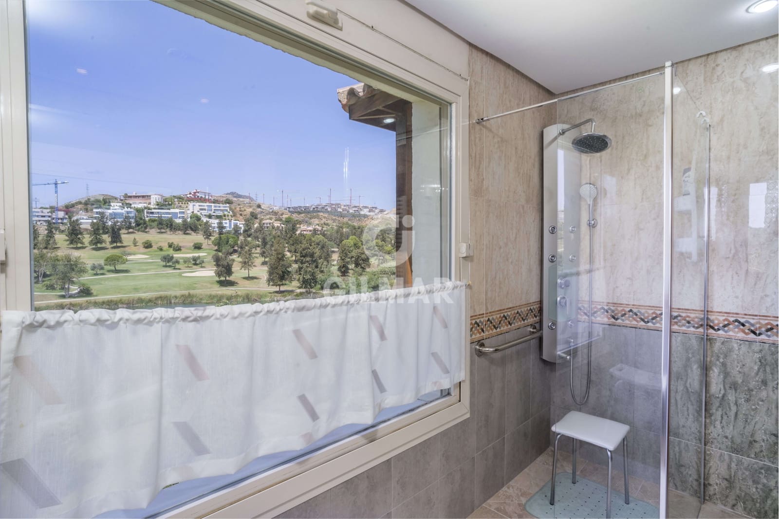 5 sovrum Villa till salu i Benahavis med pool - 2 100 000 € (Ref: 9205997)