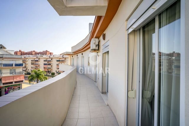 4 makuuhuone Kattohuoneisto myytävänä paikassa Puerto de Estepona, Estepona mukana uima-altaan 
autotalli - 790 000 € (Ref: 9205998)