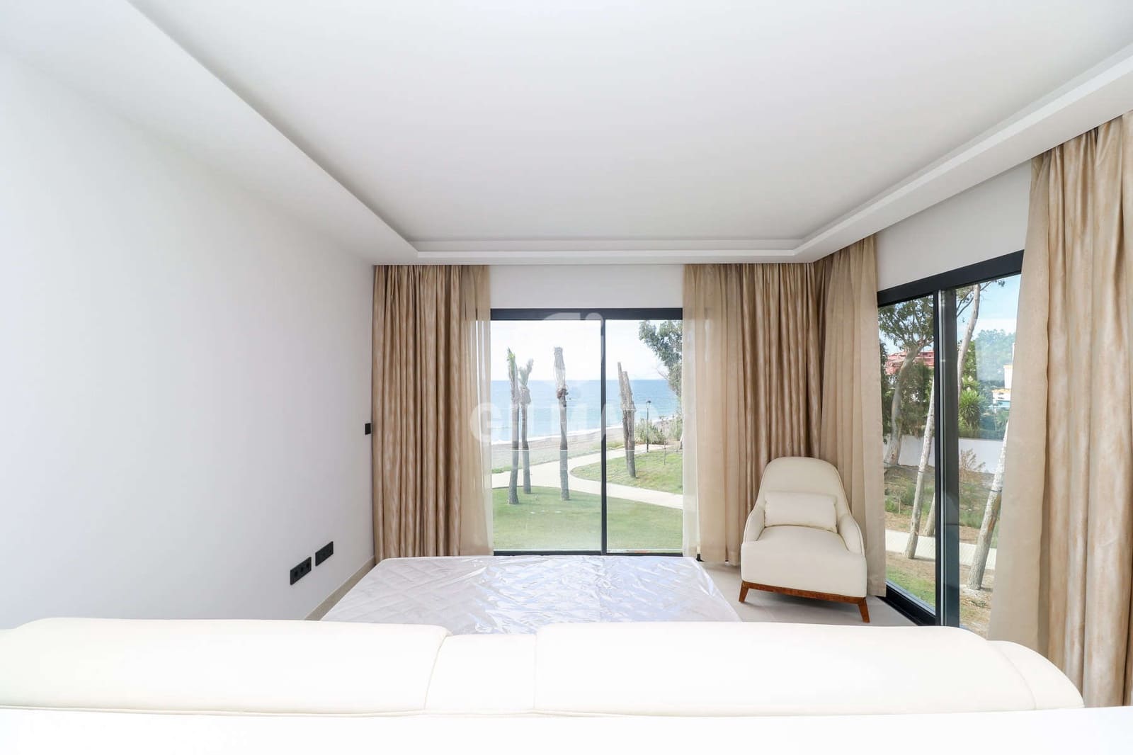 3 soveværelse Rækkehus til salg i Estepona med swimmingpool garage - € 2.500.000 (Ref: 9206001)