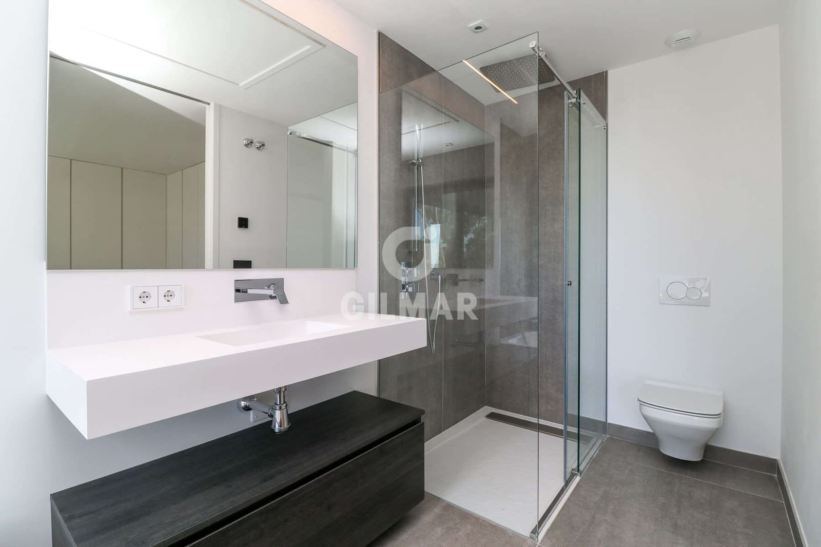 3 soveværelse Rækkehus til salg i Estepona med swimmingpool garage - € 2.500.000 (Ref: 9206001)