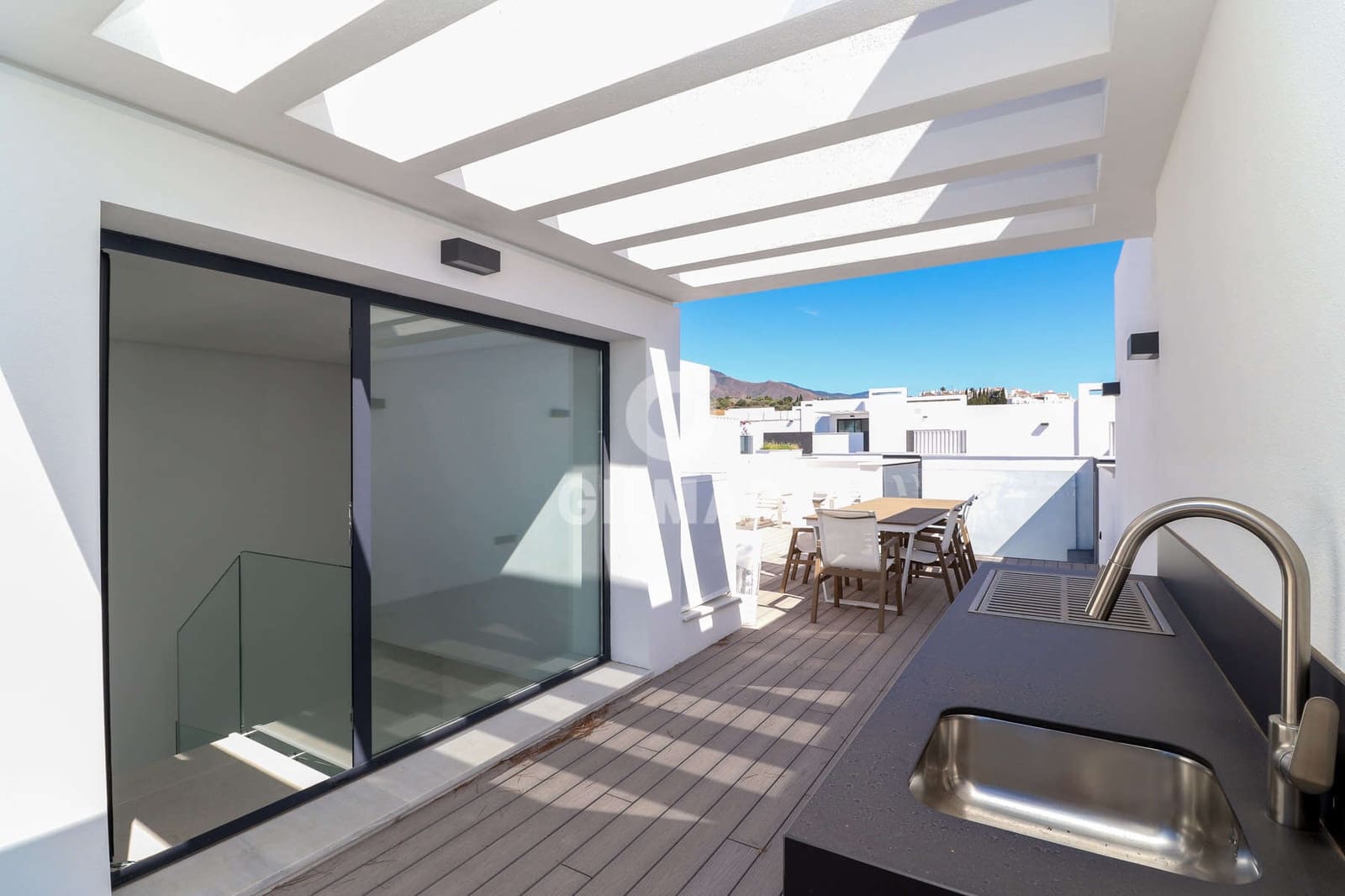 3 soveværelse Rækkehus til salg i Estepona med swimmingpool garage - € 2.500.000 (Ref: 9206001)