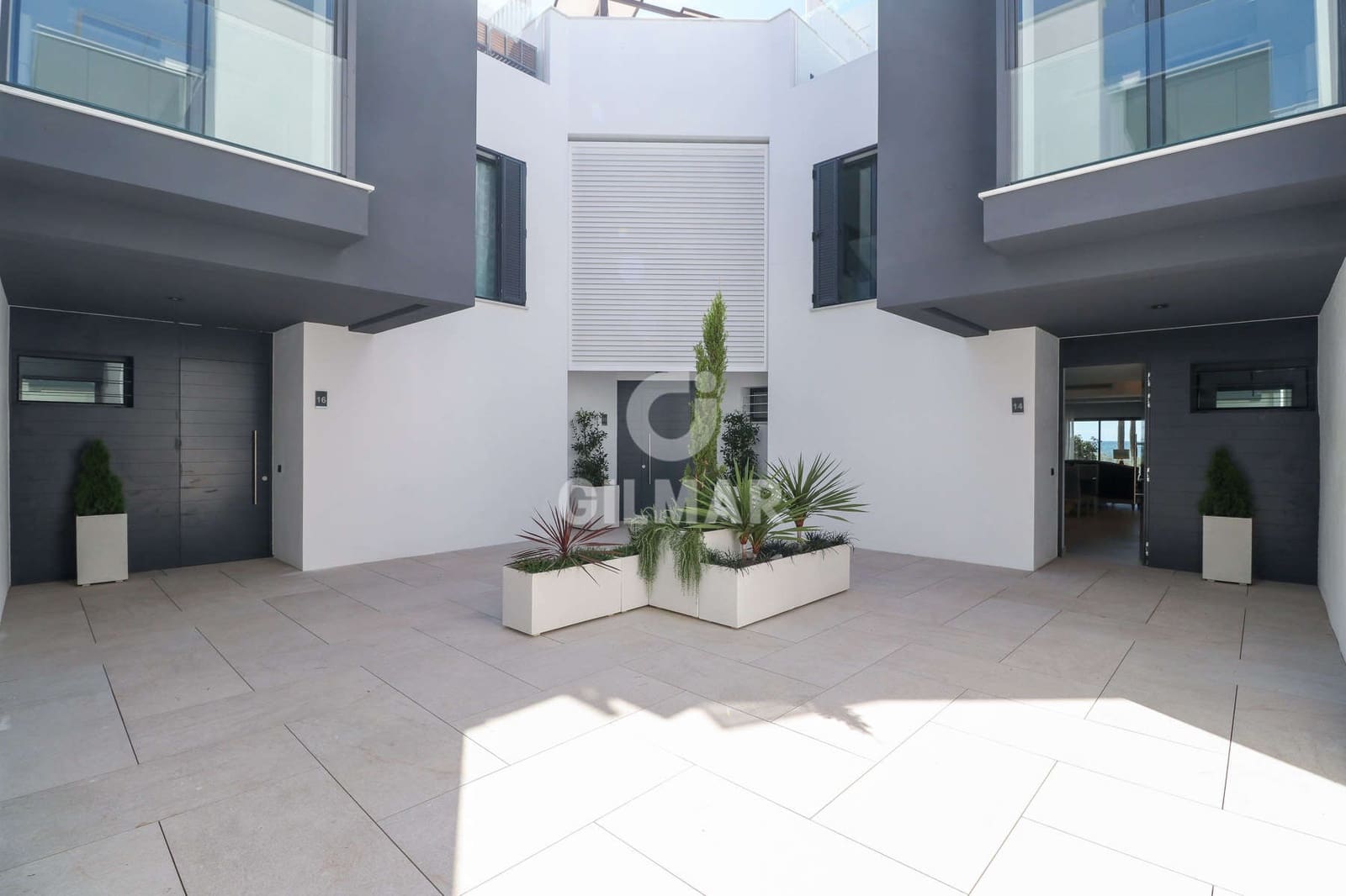 3 soveværelse Rækkehus til salg i Estepona med swimmingpool garage - € 2.500.000 (Ref: 9206001)