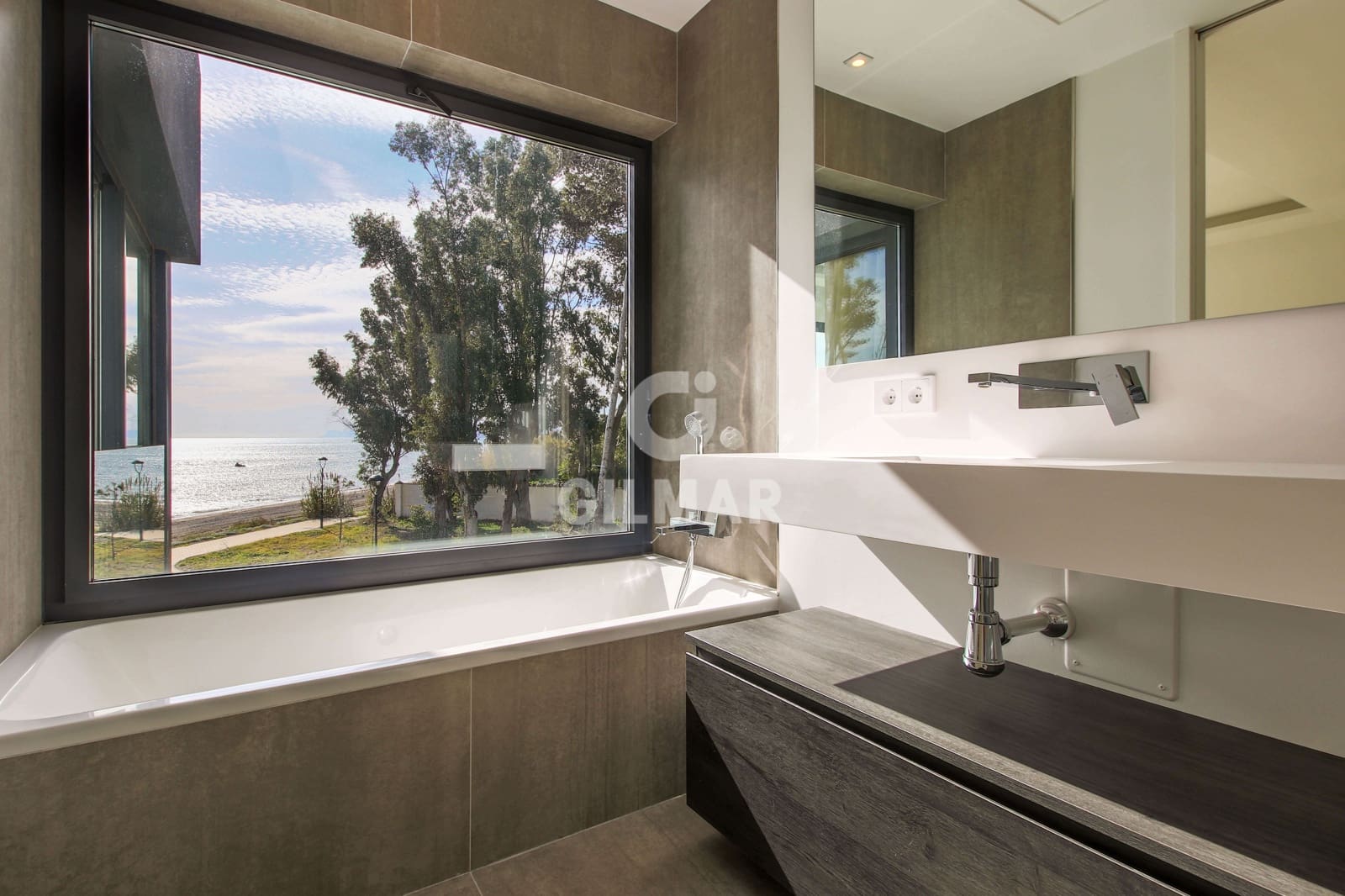 3 soveværelse Rækkehus til salg i Estepona med swimmingpool garage - € 2.500.000 (Ref: 9206001)