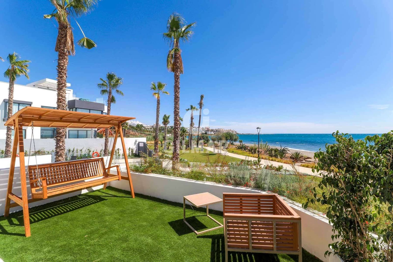 3 soveværelse Rækkehus til salg i Estepona med swimmingpool garage - € 2.500.000 (Ref: 9206002)