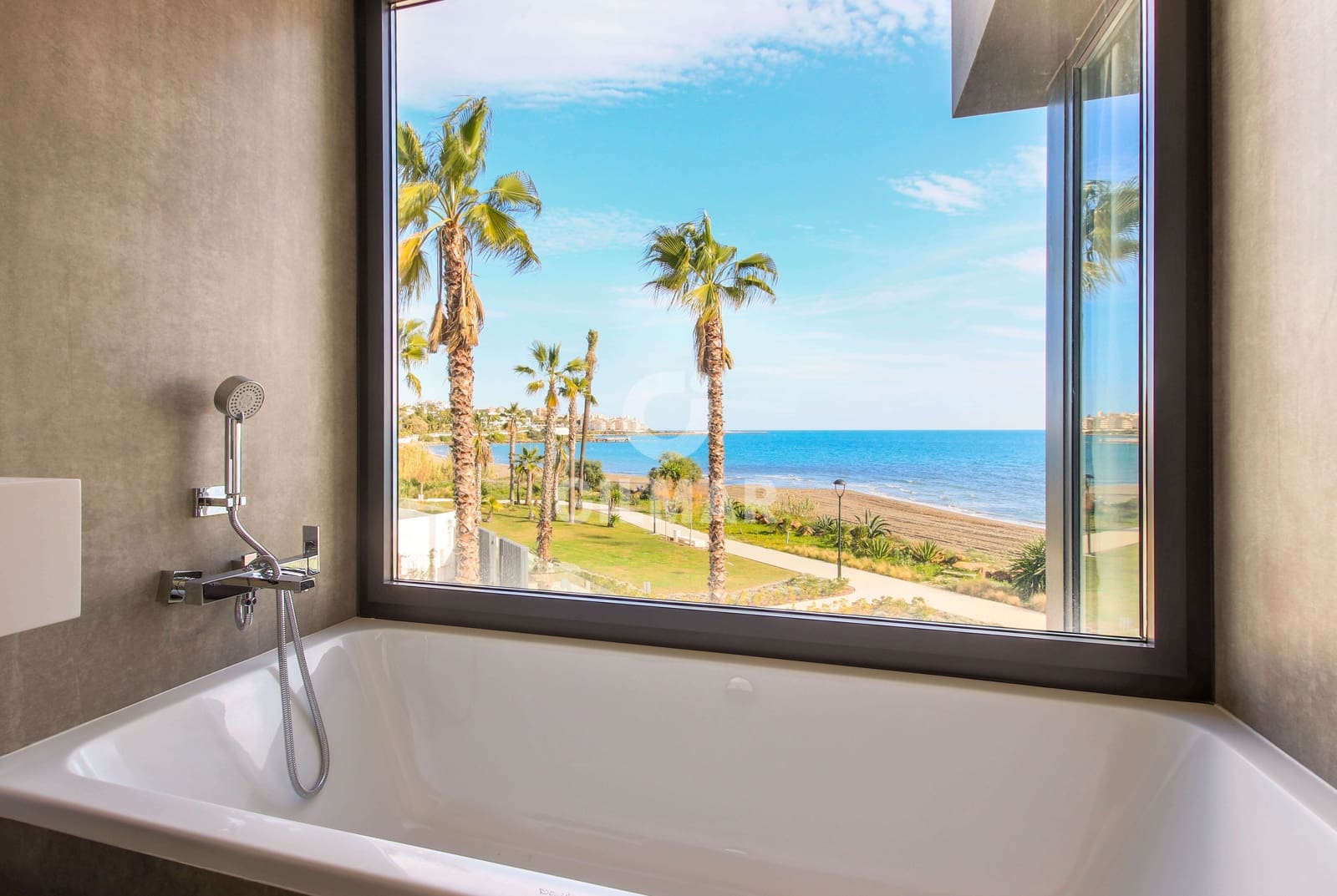 3 soveværelse Rækkehus til salg i Estepona med swimmingpool garage - € 2.500.000 (Ref: 9206002)