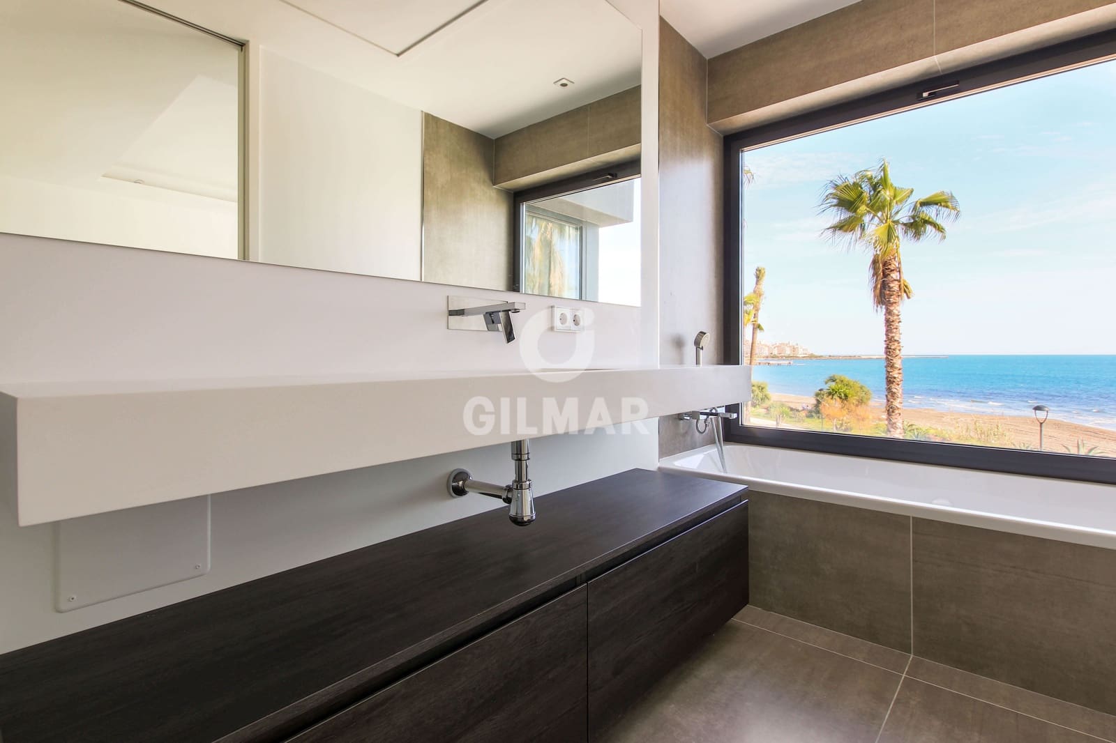 3 soveværelse Rækkehus til salg i Estepona med swimmingpool garage - € 2.500.000 (Ref: 9206002)