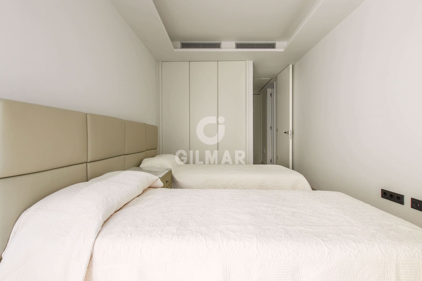 3 soveværelse Rækkehus til salg i Estepona med swimmingpool garage - € 2.500.000 (Ref: 9206002)