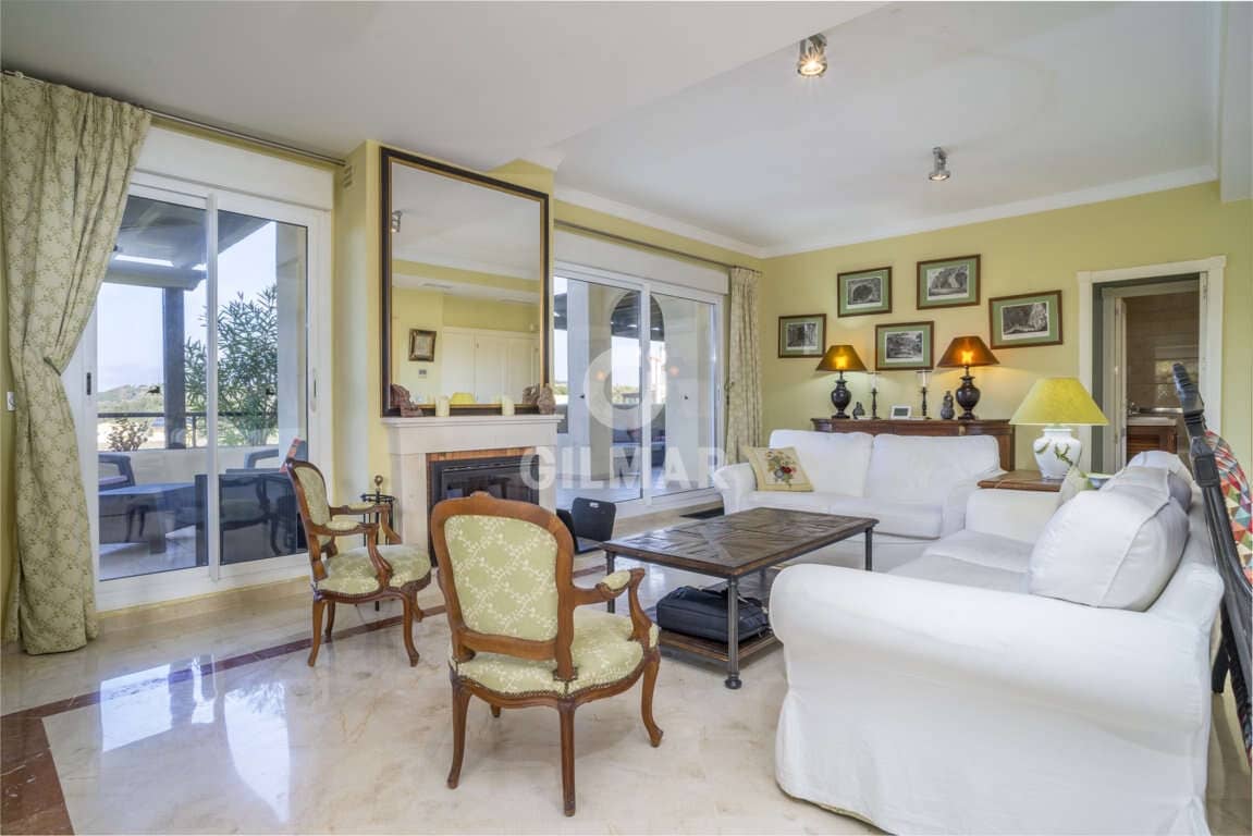 4 sypialnia Penthouse na sprzedaż w San Roque z basenem garażem - 650 000 € (Ref: 9206003)