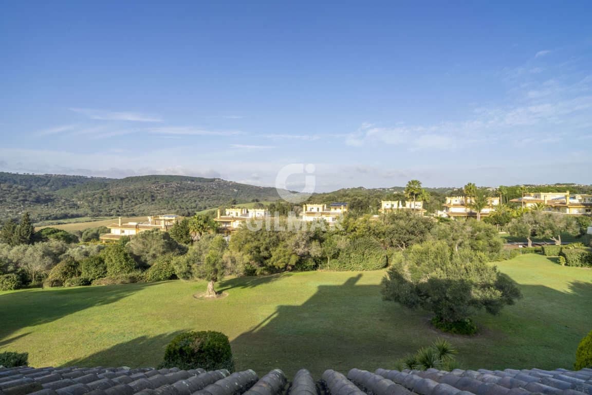 4 sypialnia Penthouse na sprzedaż w San Roque z basenem garażem - 650 000 € (Ref: 9206003)