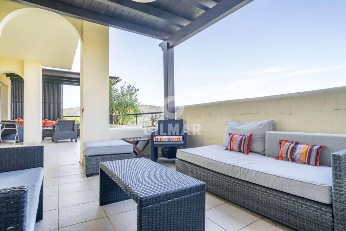 4 sypialnia Penthouse na sprzedaż w San Roque z basenem garażem - 650 000 € (Ref: 9206003)