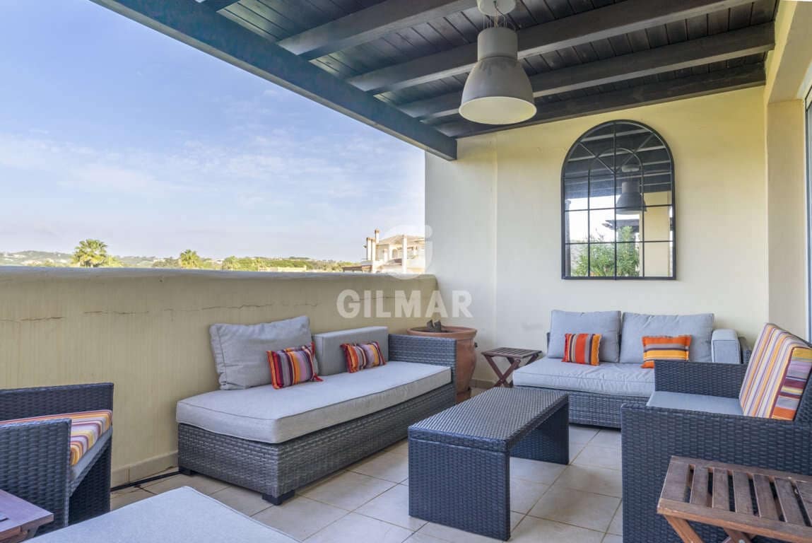 4 sypialnia Penthouse na sprzedaż w San Roque z basenem garażem - 650 000 € (Ref: 9206003)