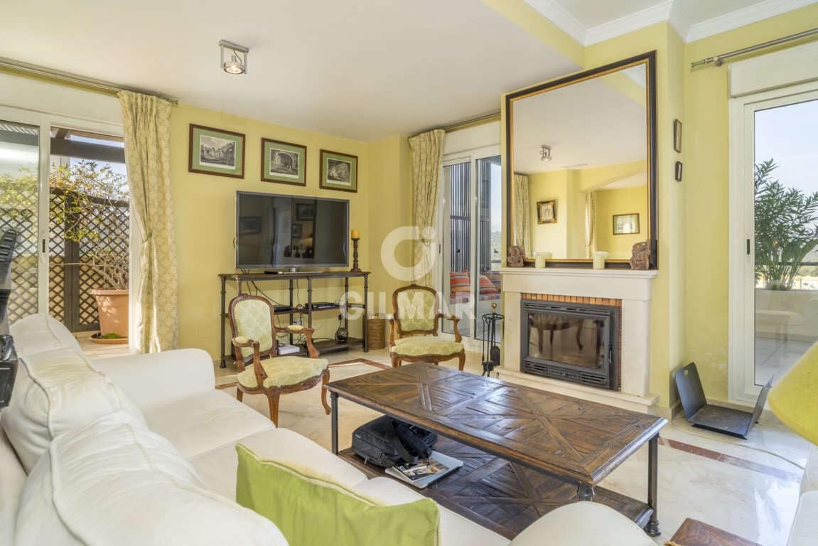 4 sypialnia Penthouse na sprzedaż w San Roque z basenem garażem - 650 000 € (Ref: 9206003)