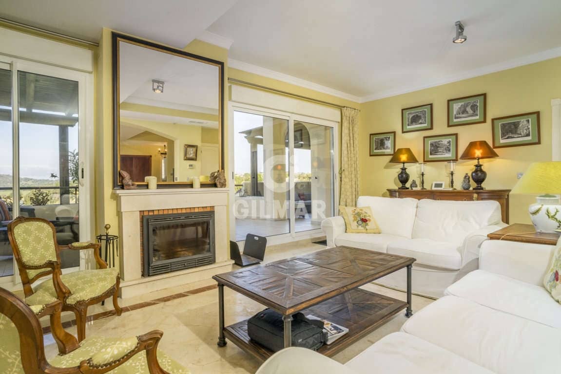 4 sypialnia Penthouse na sprzedaż w San Roque z basenem garażem - 650 000 € (Ref: 9206003)