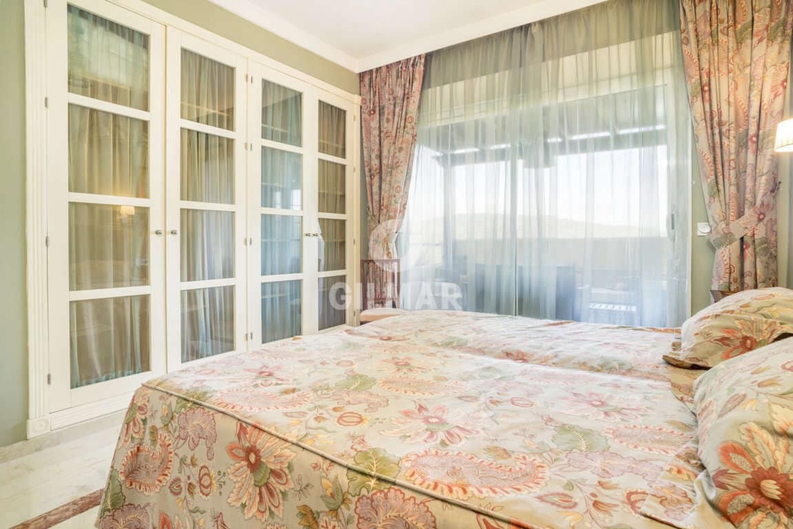 4 sypialnia Penthouse na sprzedaż w San Roque z basenem garażem - 650 000 € (Ref: 9206003)